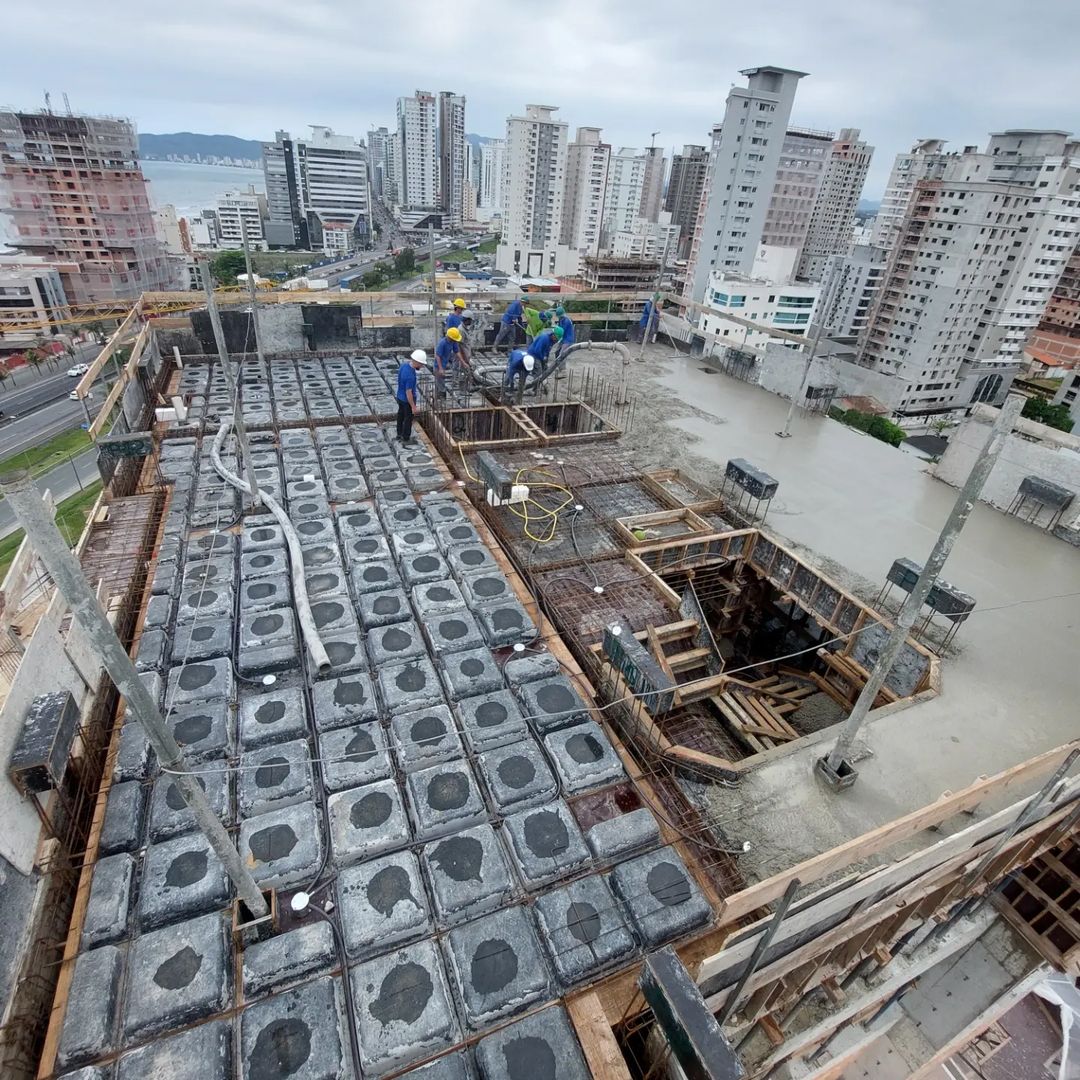 Equipe mp empreiteira em itapema na obra